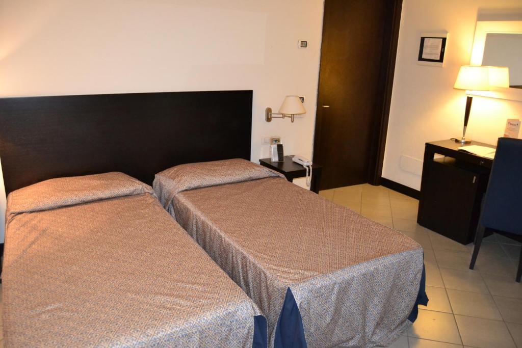 Hotel I' Fiorino モンテルーポ・フィオレンティーノ 部屋 写真